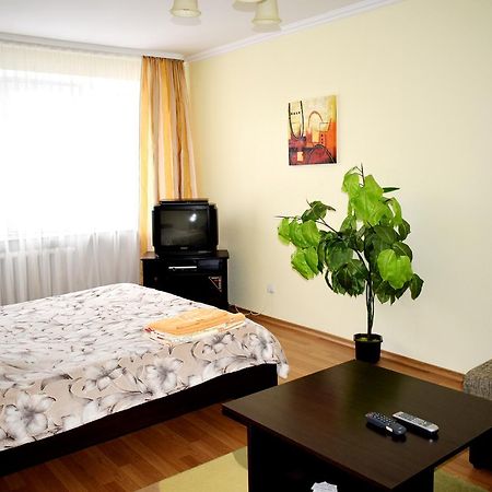 Apartment On Krushelnitskoy 73 Ровно Экстерьер фото