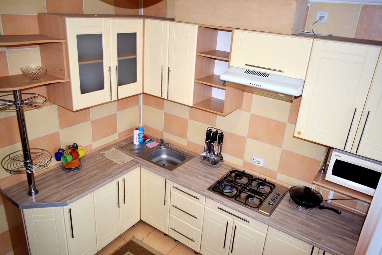 Apartment On Krushelnitskoy 73 Ровно Экстерьер фото