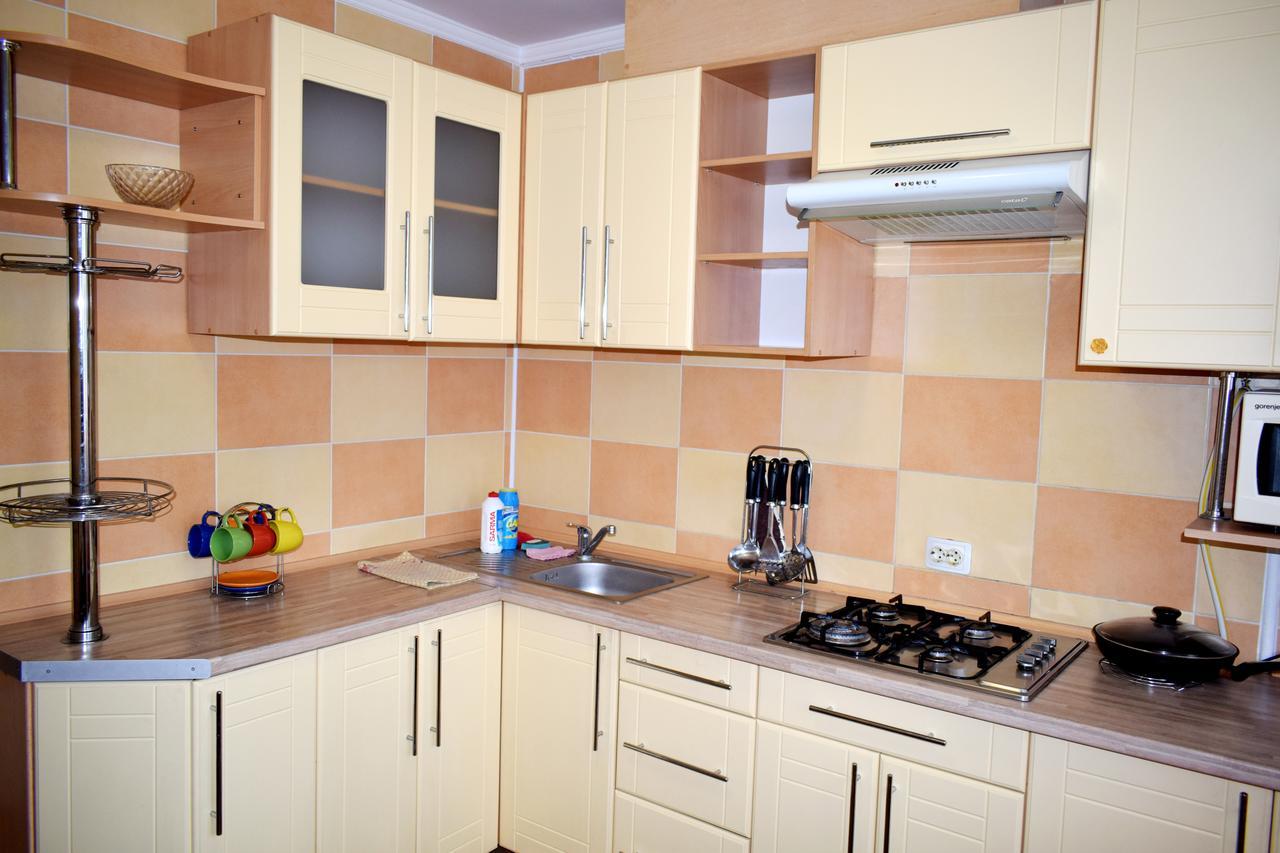 Apartment On Krushelnitskoy 73 Ровно Экстерьер фото