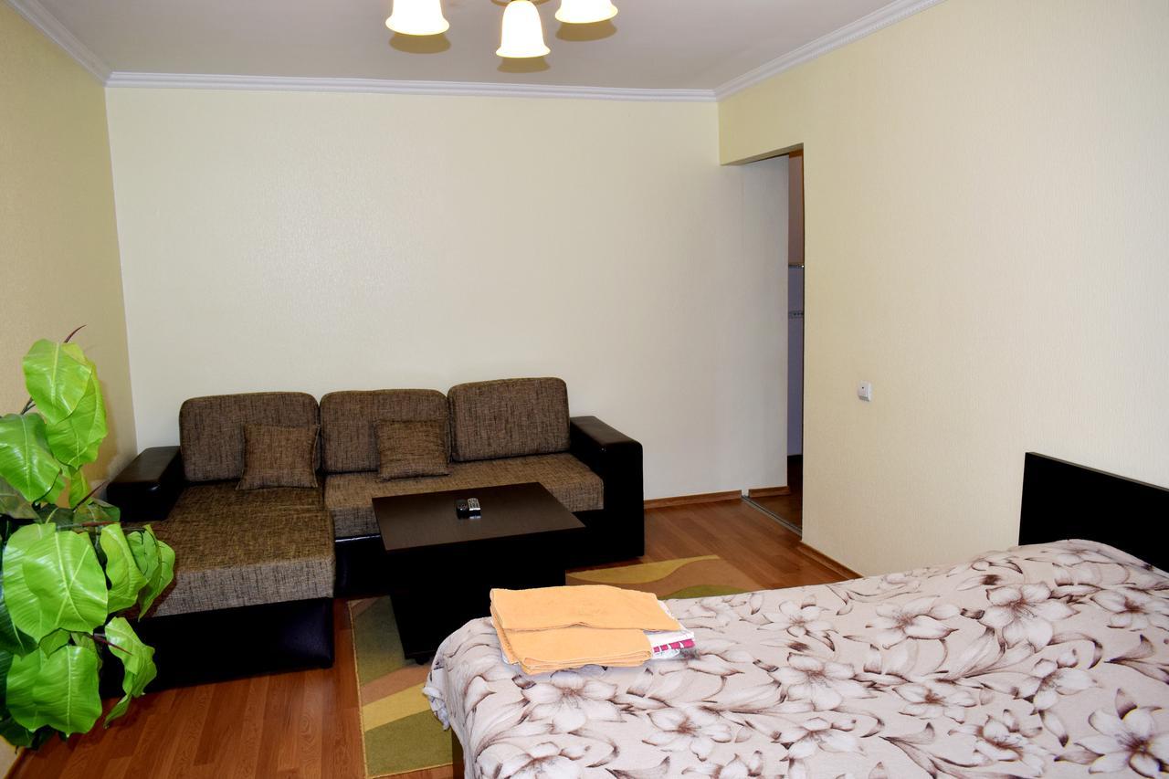 Apartment On Krushelnitskoy 73 Ровно Экстерьер фото