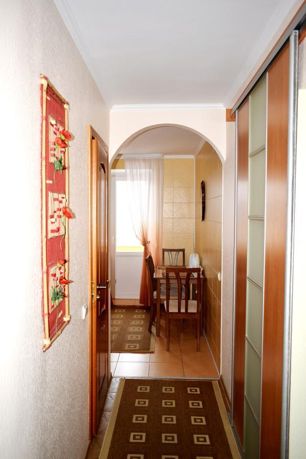Apartment On Krushelnitskoy 73 Ровно Экстерьер фото