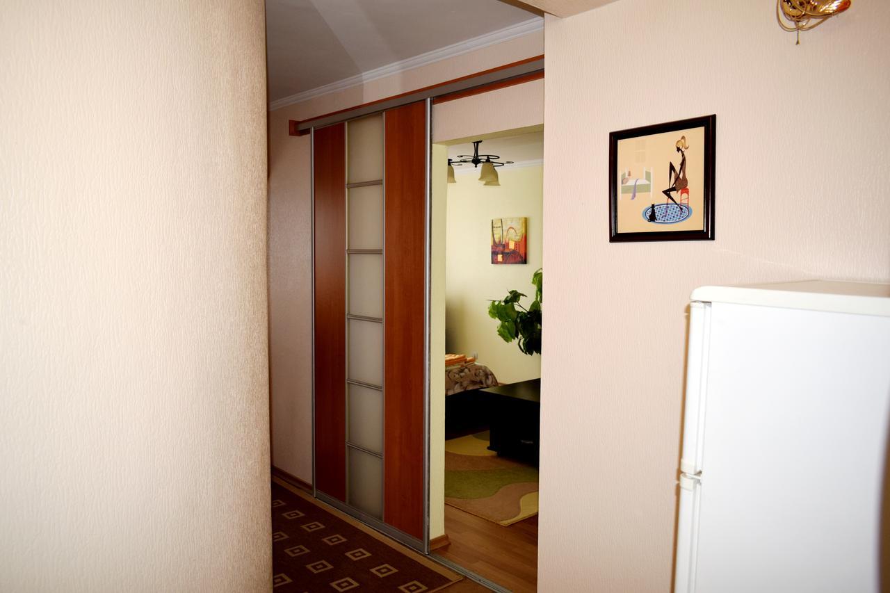 Apartment On Krushelnitskoy 73 Ровно Экстерьер фото
