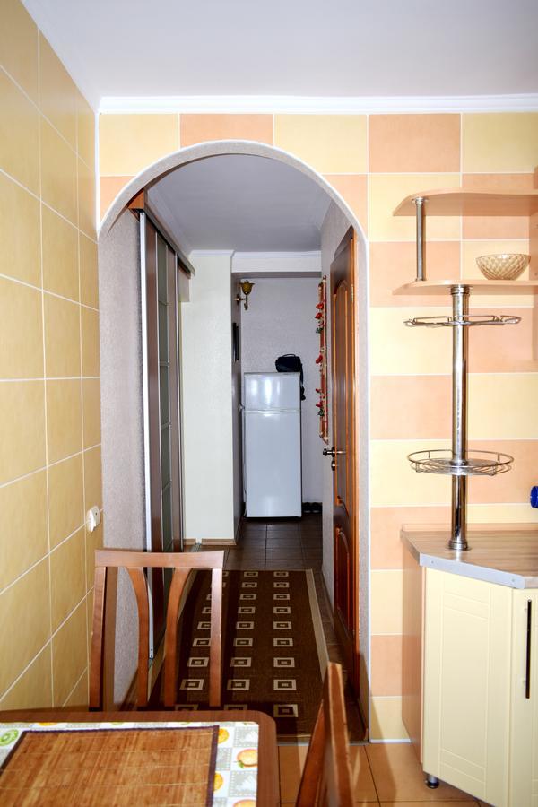 Apartment On Krushelnitskoy 73 Ровно Экстерьер фото
